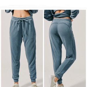 NWT FREE PEOPLE MOVEMENT SWEATPANTS BLACK LOUNGE SLOUCH JOGGER PANT BOYFRIEND S